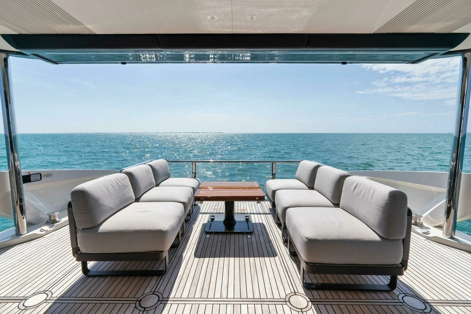 2026 Absolute 70 Navetta - Image 4