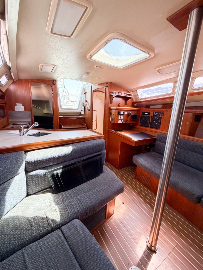 2005 Hunter 36 - Image 52