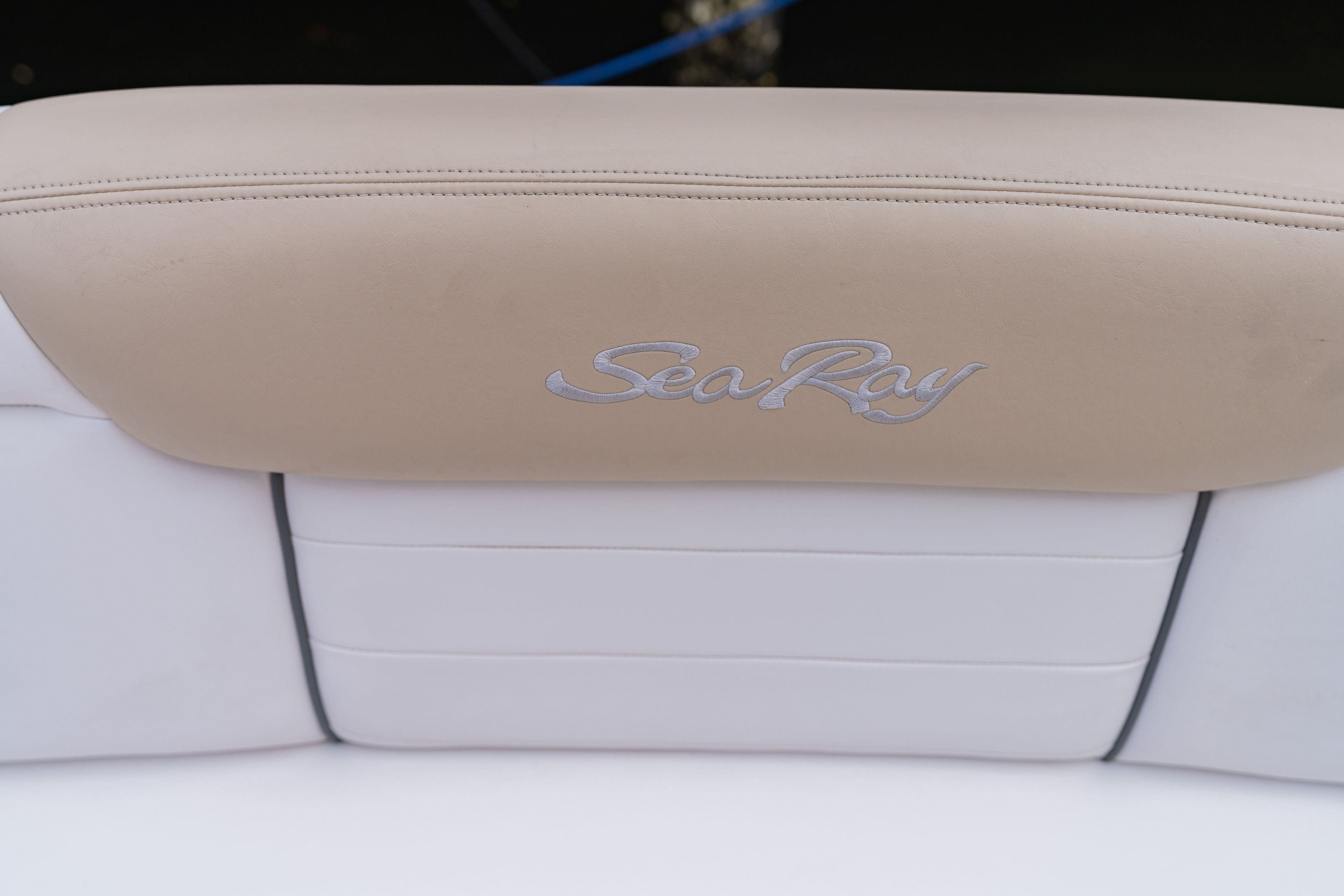 2010 Sea Ray Sundancer 330 - 41