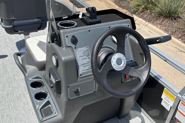 2026 Sun Tracker Bass Buggy 16 XL Select steering console with cup holders and controls.