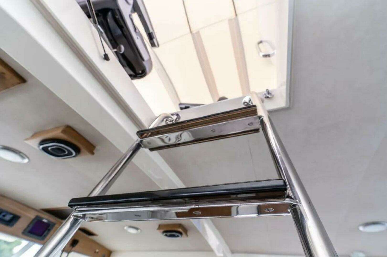 1986 Bertram 58 Flybridge Motor Yacht - Image 41