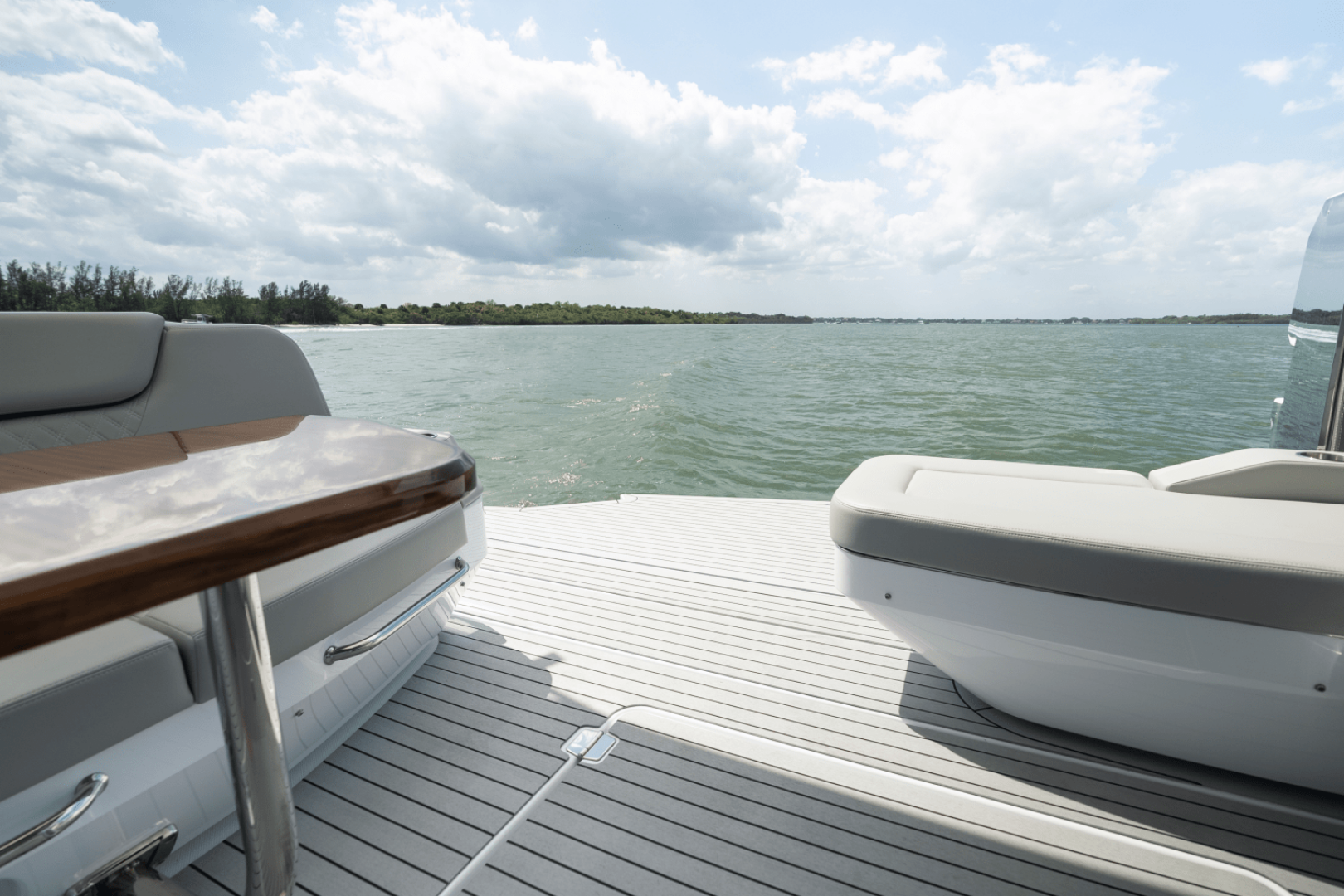 2026 Cruisers Yachts 50GLS OB - Image 78