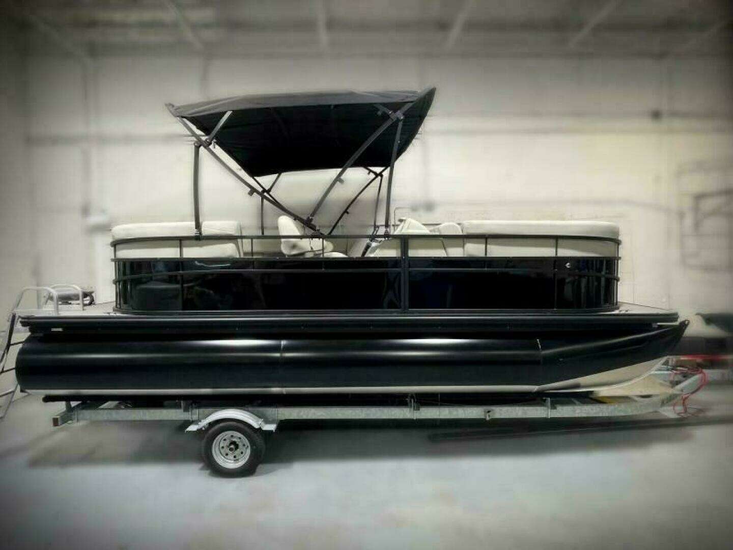 2024 Vision WX Tritoon - Image 2