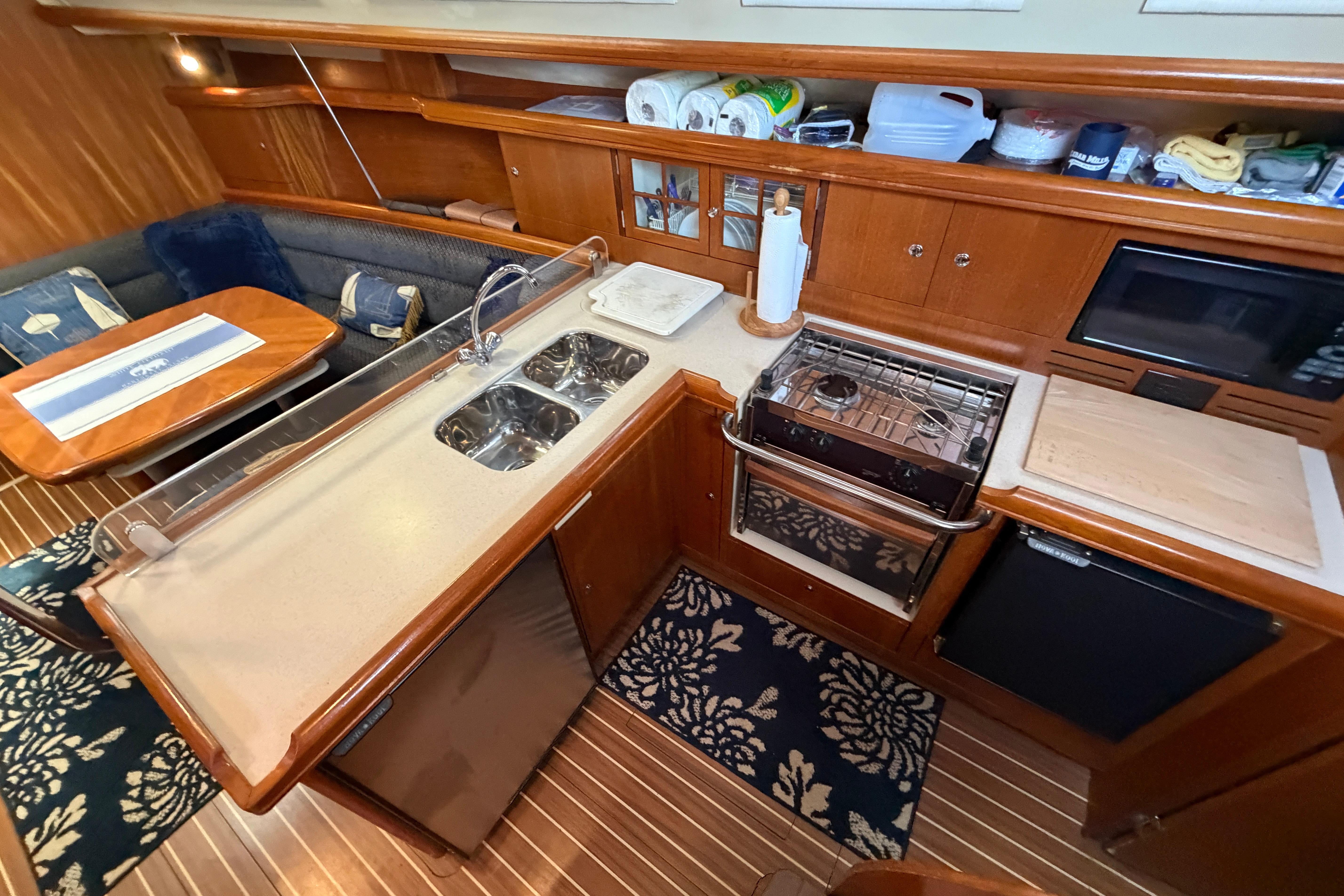 Luxurious 2005 Hunter 38 yacht interior with modern kitchen and cozy dining area.
