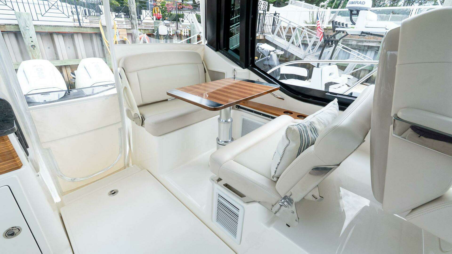 2024 Boston Whaler 405 Conquest - Image 37