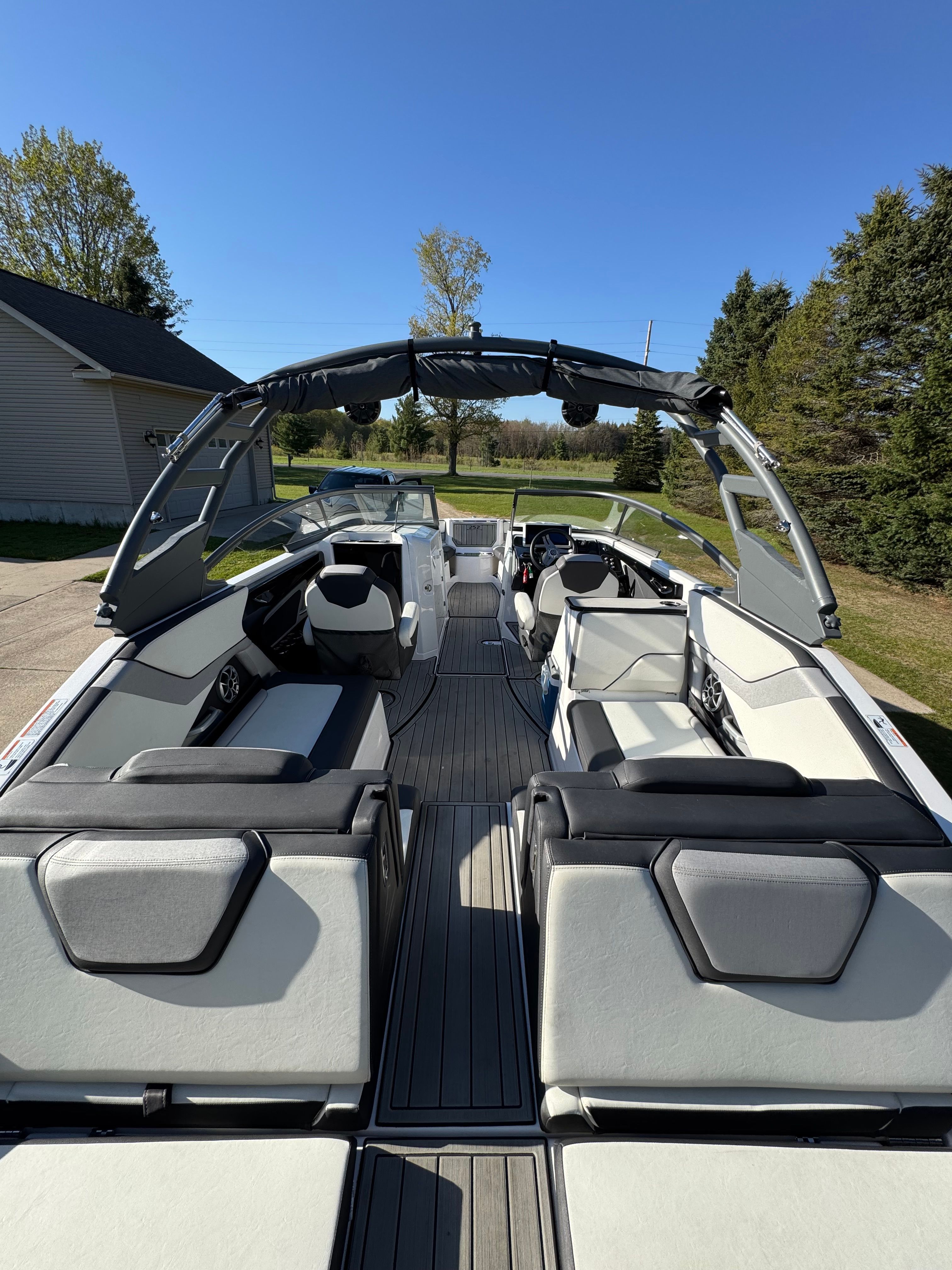 2022 Yamaha Boats 252S - 5