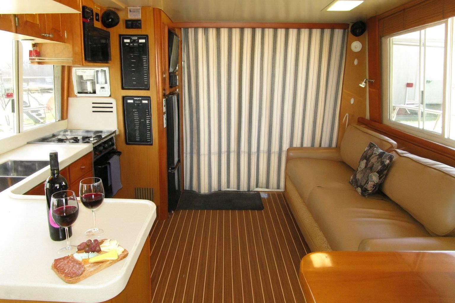2005 Mainship 400 Trawler - 40