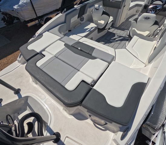 2026 Chaparral 23 SSi OB In Stock Trailer included - 9