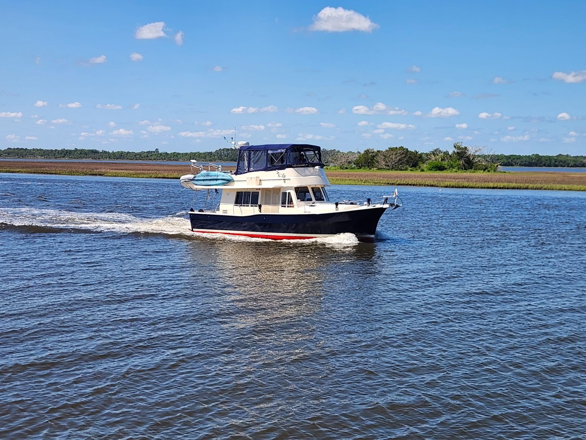 2005 Mainship 400 Trawler