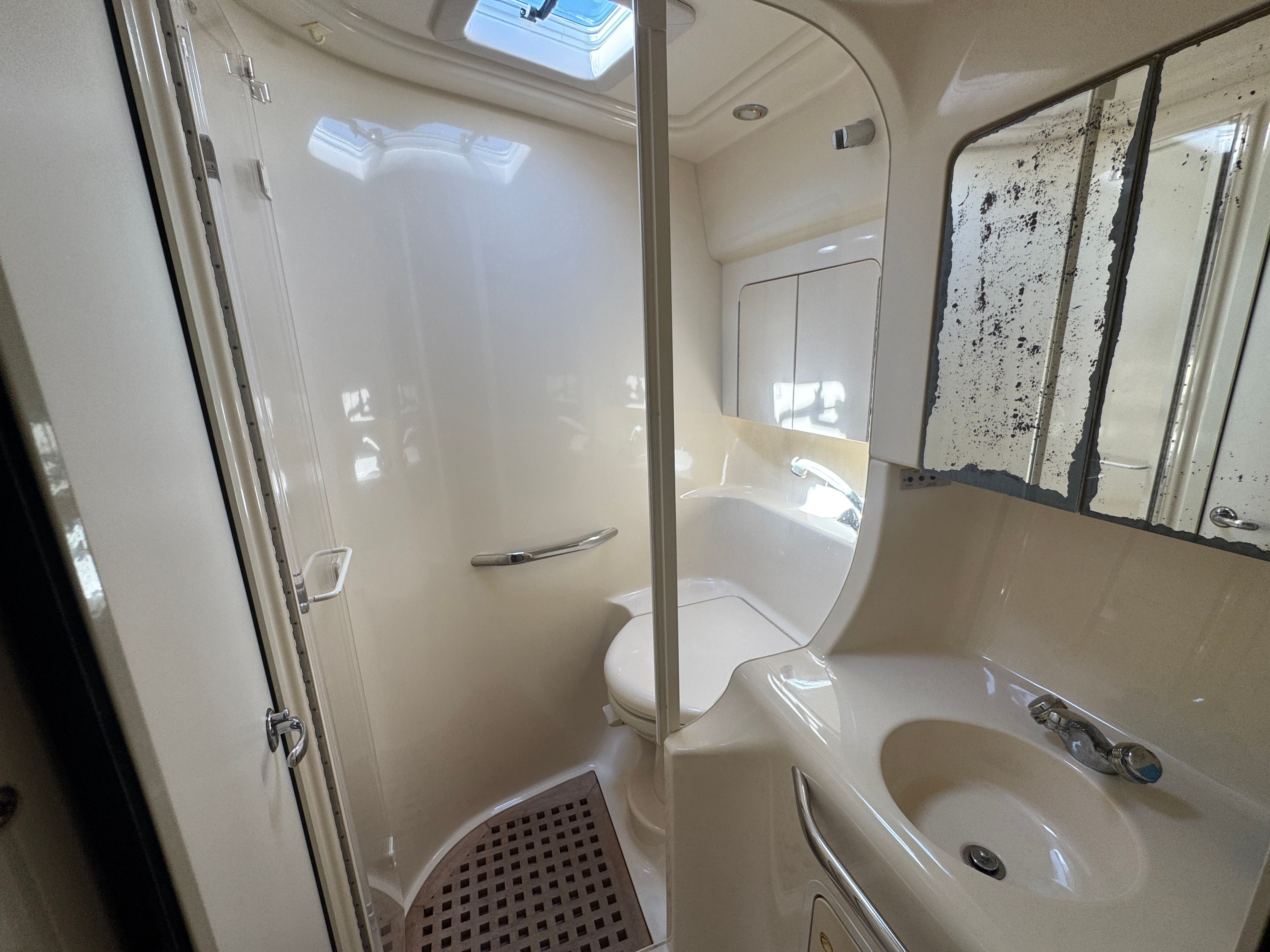 1999 Sea Ray 380 Sundancer - 34