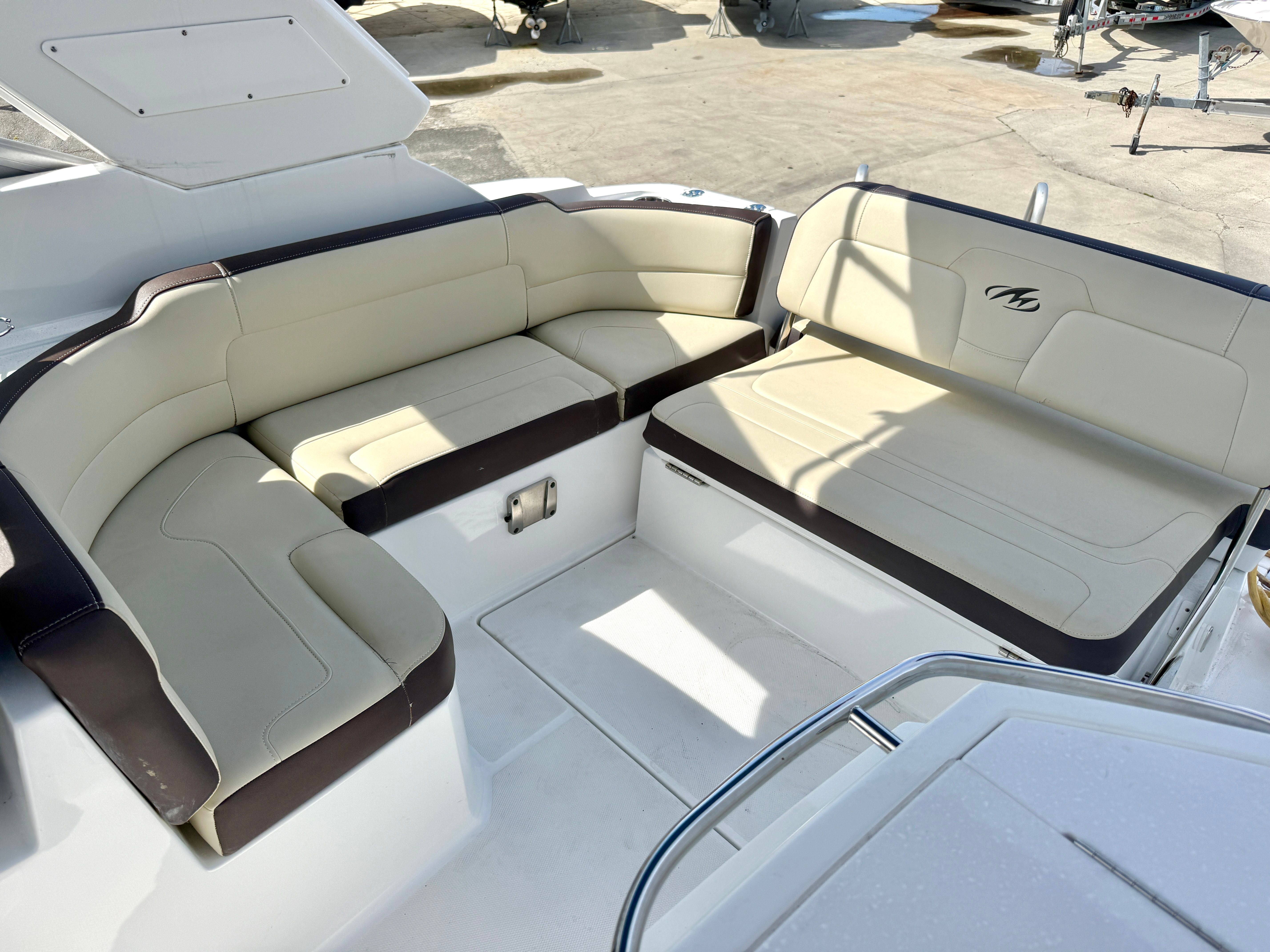 2019 Monterey SPORT YACHT 295 - 8