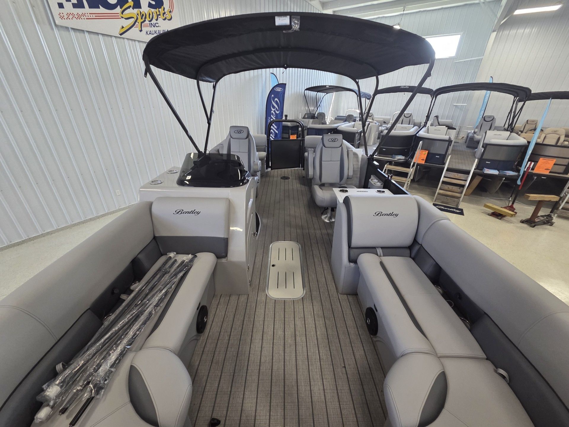 2026 Bentley Pontoons Legacy 223 Navigator - 9