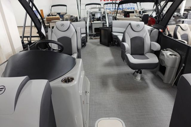 2025 Flagship Pontoons D25CU XT Tritoon - 12
