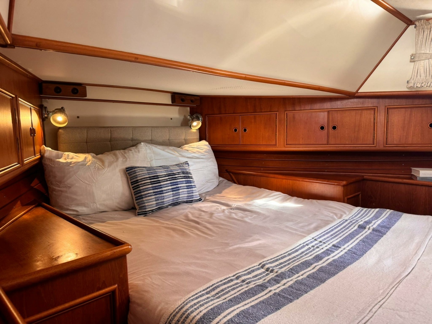 1999 Grand Banks Yachts — - Image 28