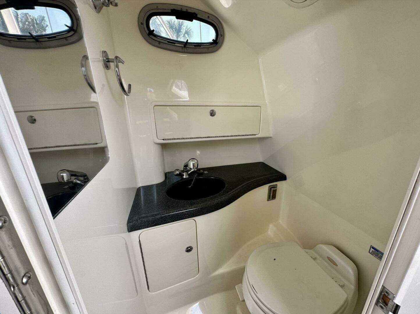 2005 Boston Whaler 305 Conquest - Image 11