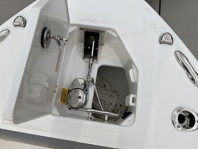 2026 Everglades 253 Center Console - 44