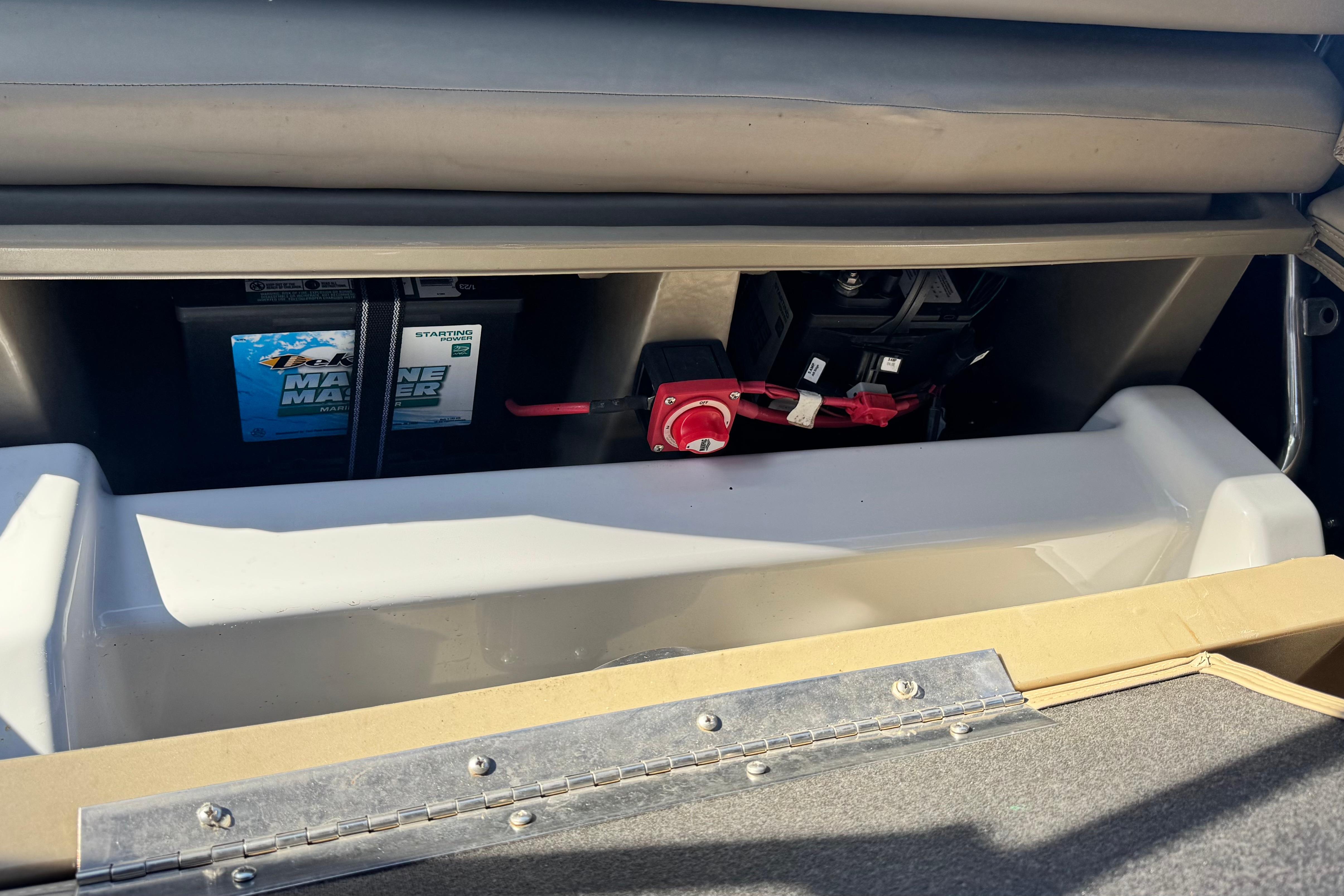 2023 Sylvan L5 CLZ boat battery compartment with Marine Master battery and red switch.