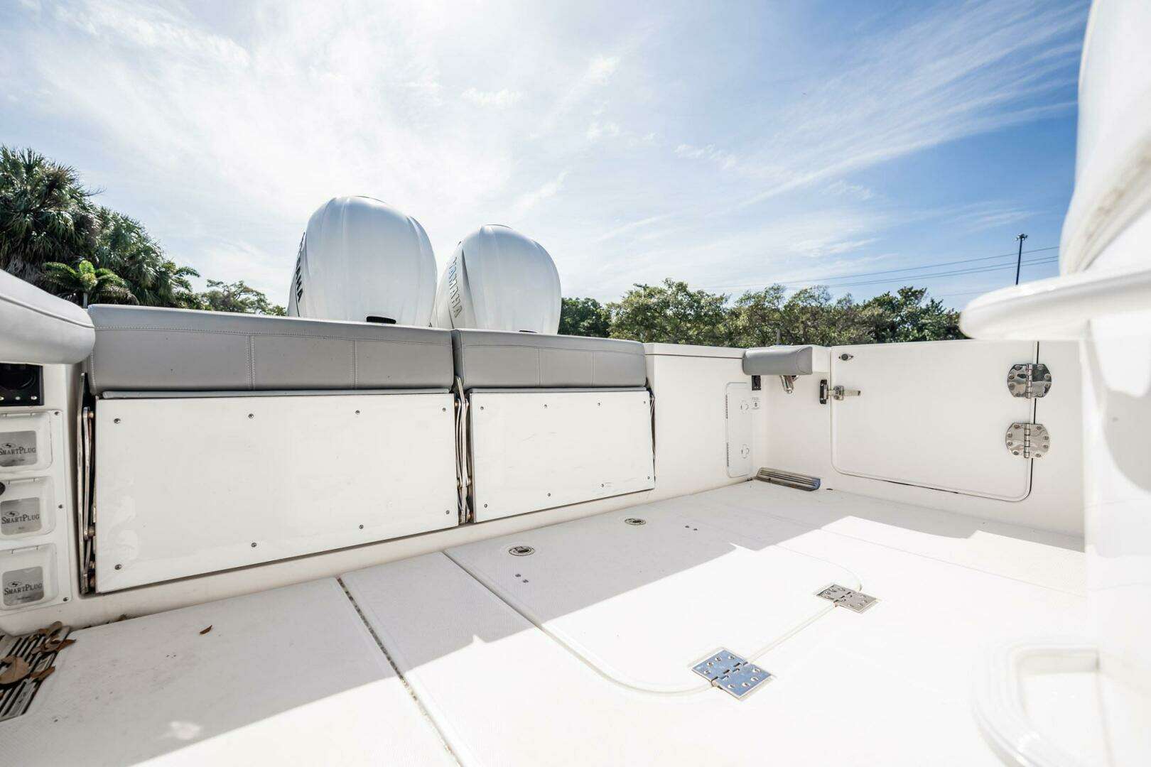 2021 Everglades 335 Center Console - Image 44