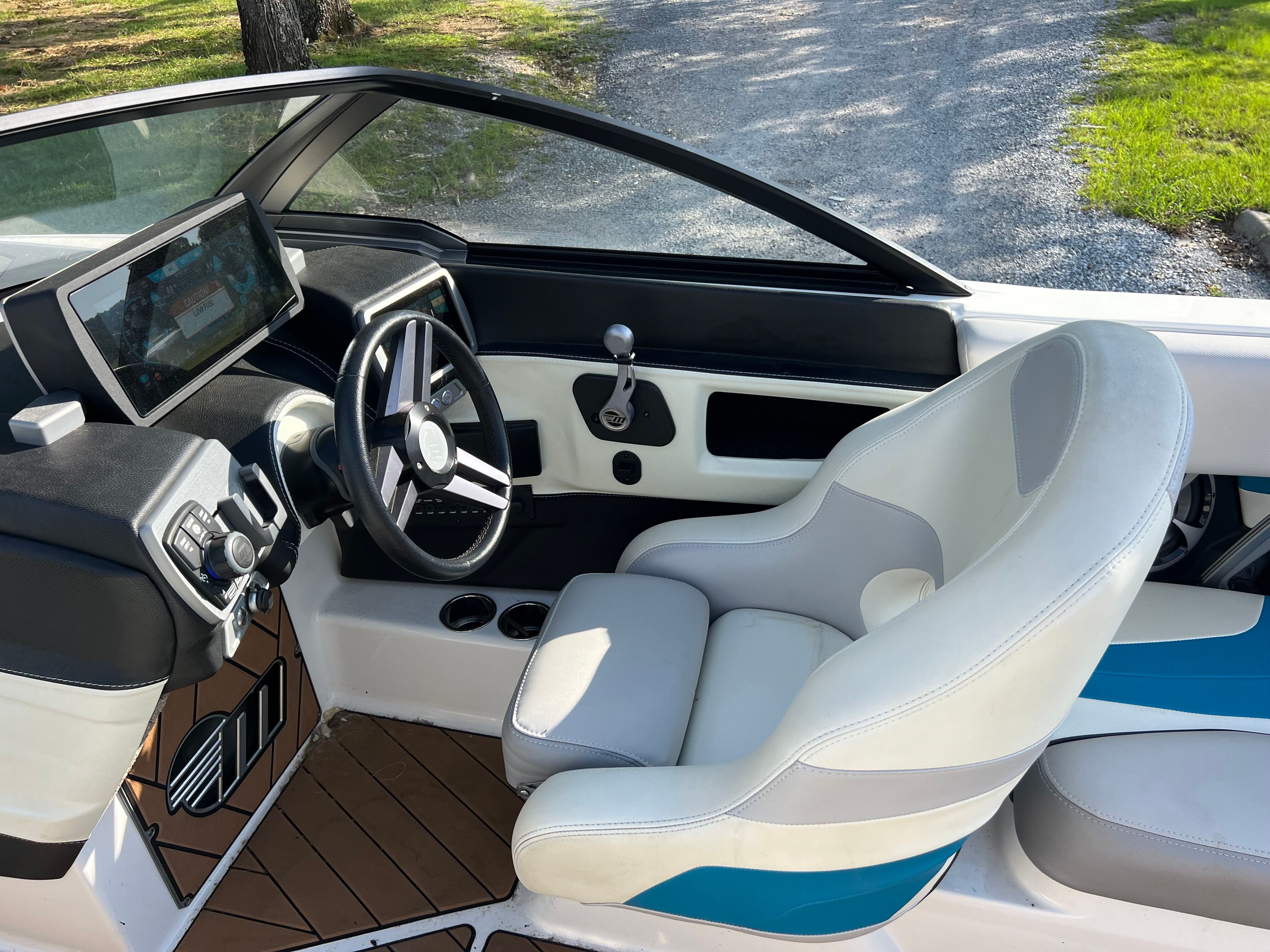 2018 MALIBU 22 MXZ - Image 12