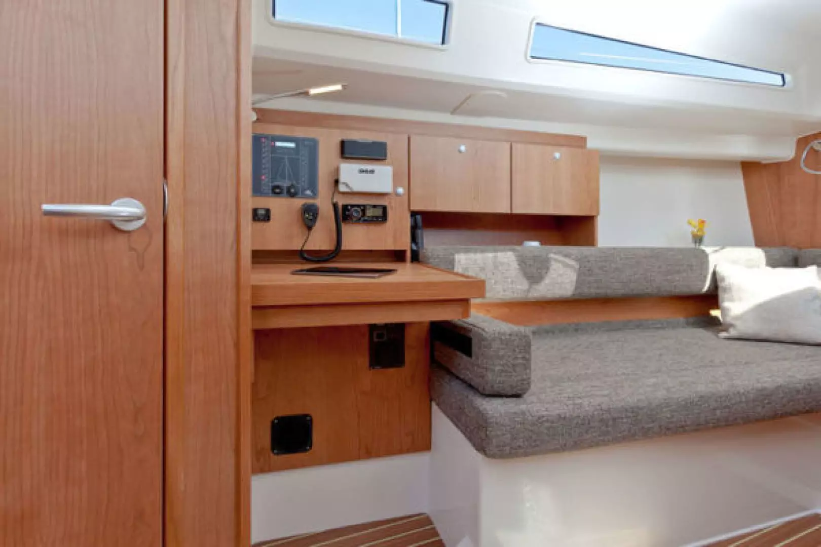 2025 Hanse 315 - Image 20