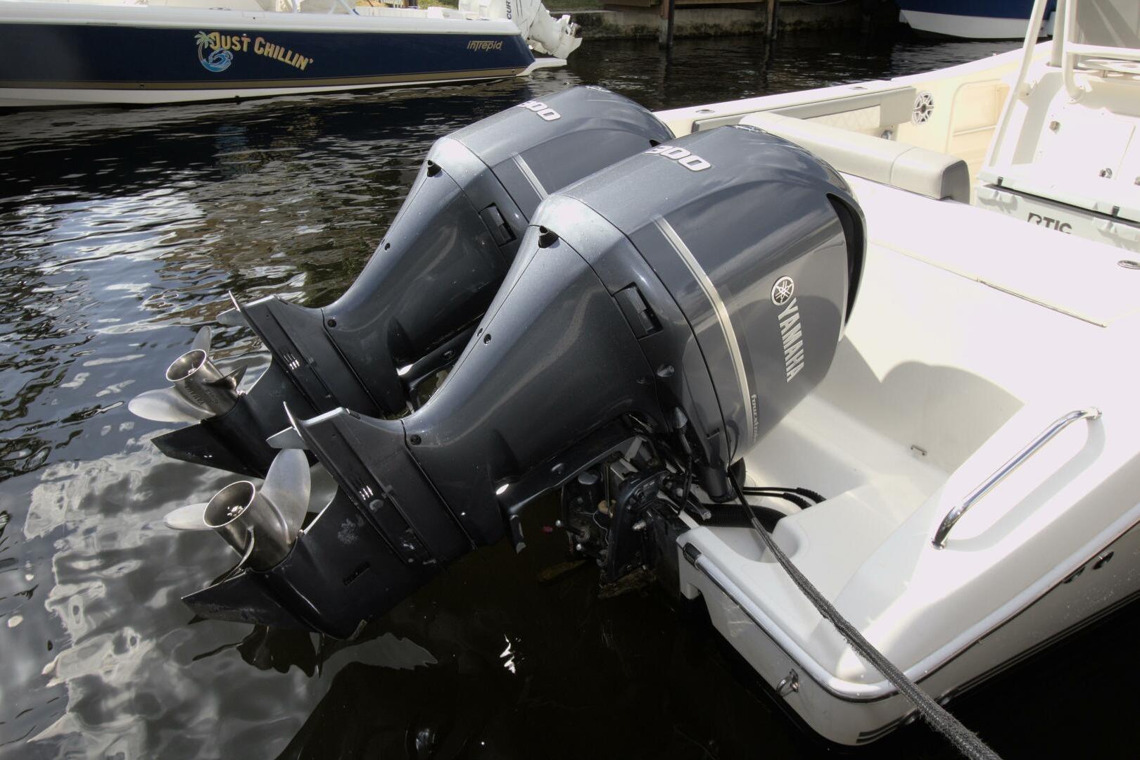Twin Yamaha outboard motors on a 2001 Pursuit 3070 Center Console boat.
