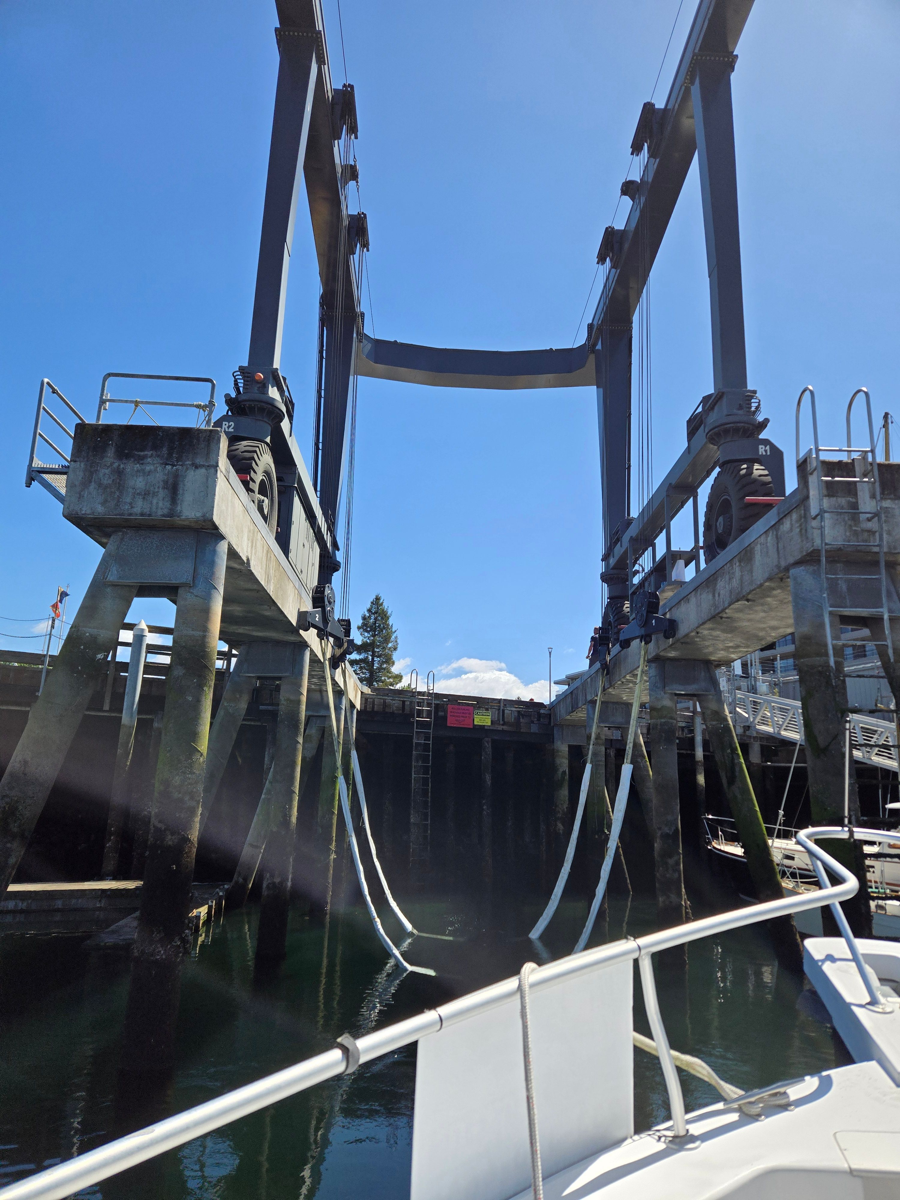 1999 Mainship 390 Trawler - 19