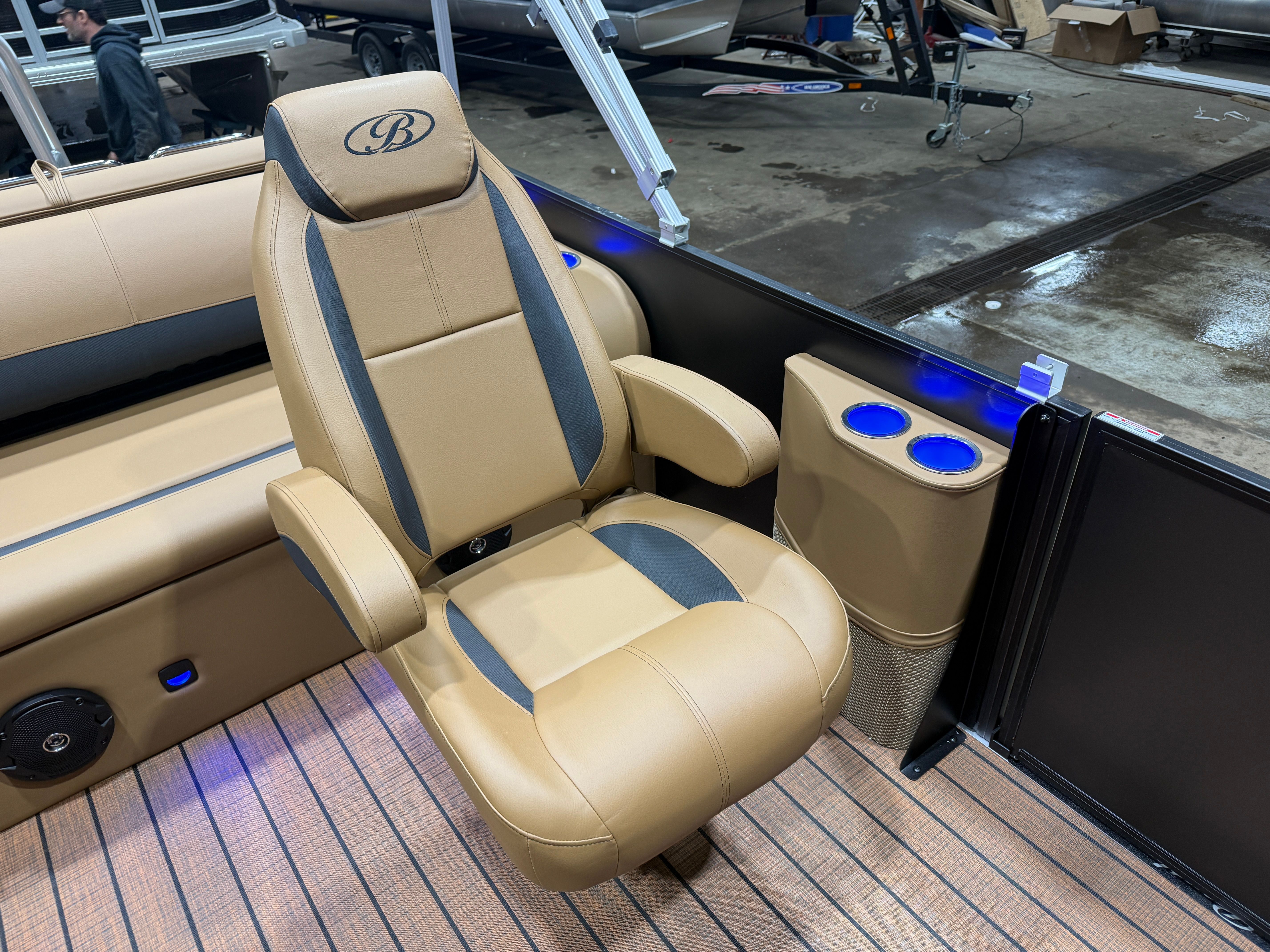 2026 Bentley Pontoons Legacy 220 Swingback Pontoon & Honda 4-Stroke EFI - 10
