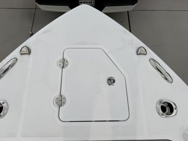 2026 Everglades 253 Center Console - 43