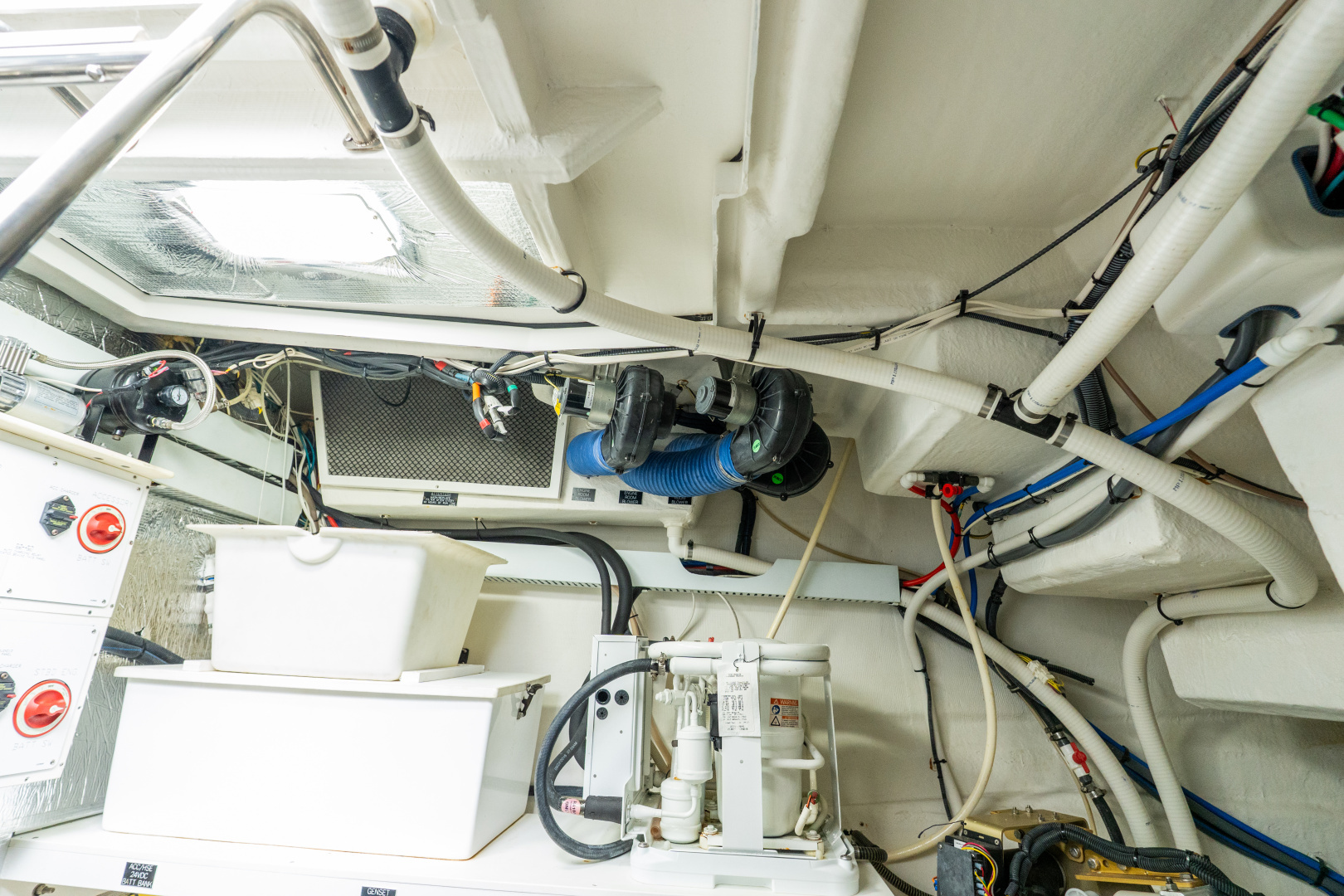 2018 Cruisers Yachts 50 CANTIUS - Image 87
