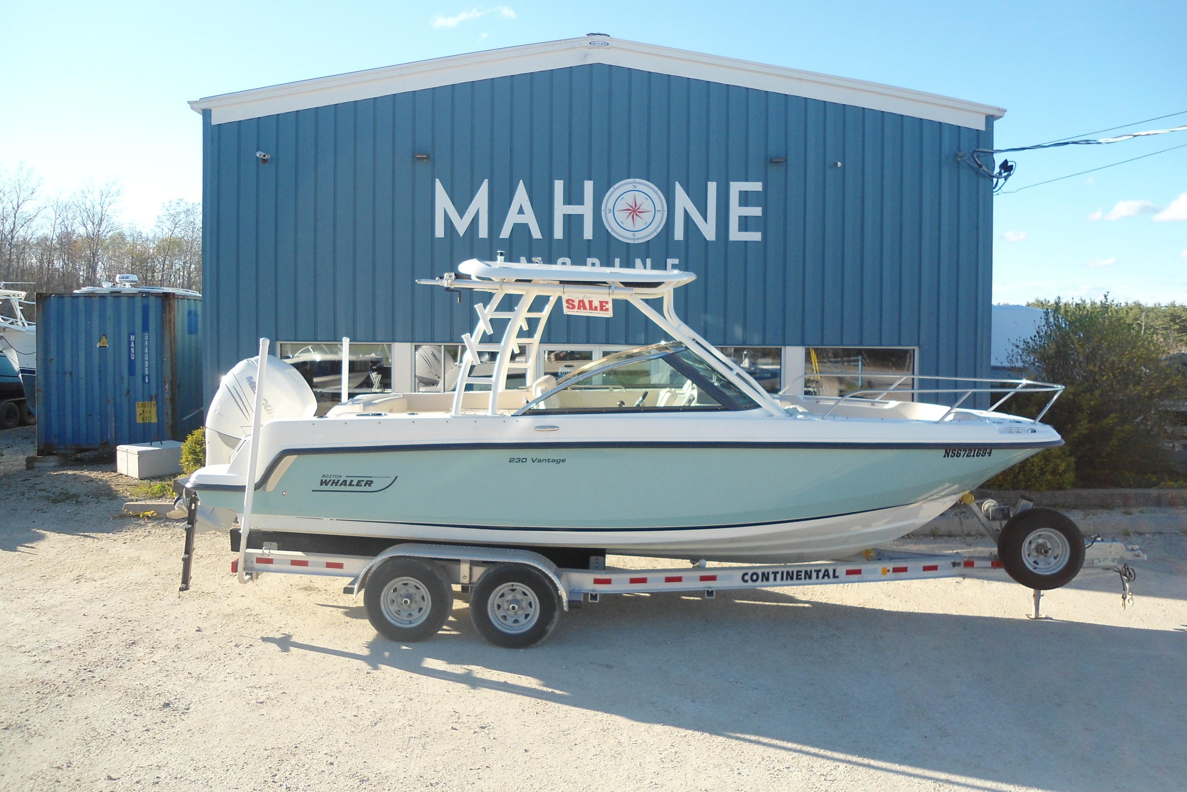 2019 Boston Whaler 230 Vantage