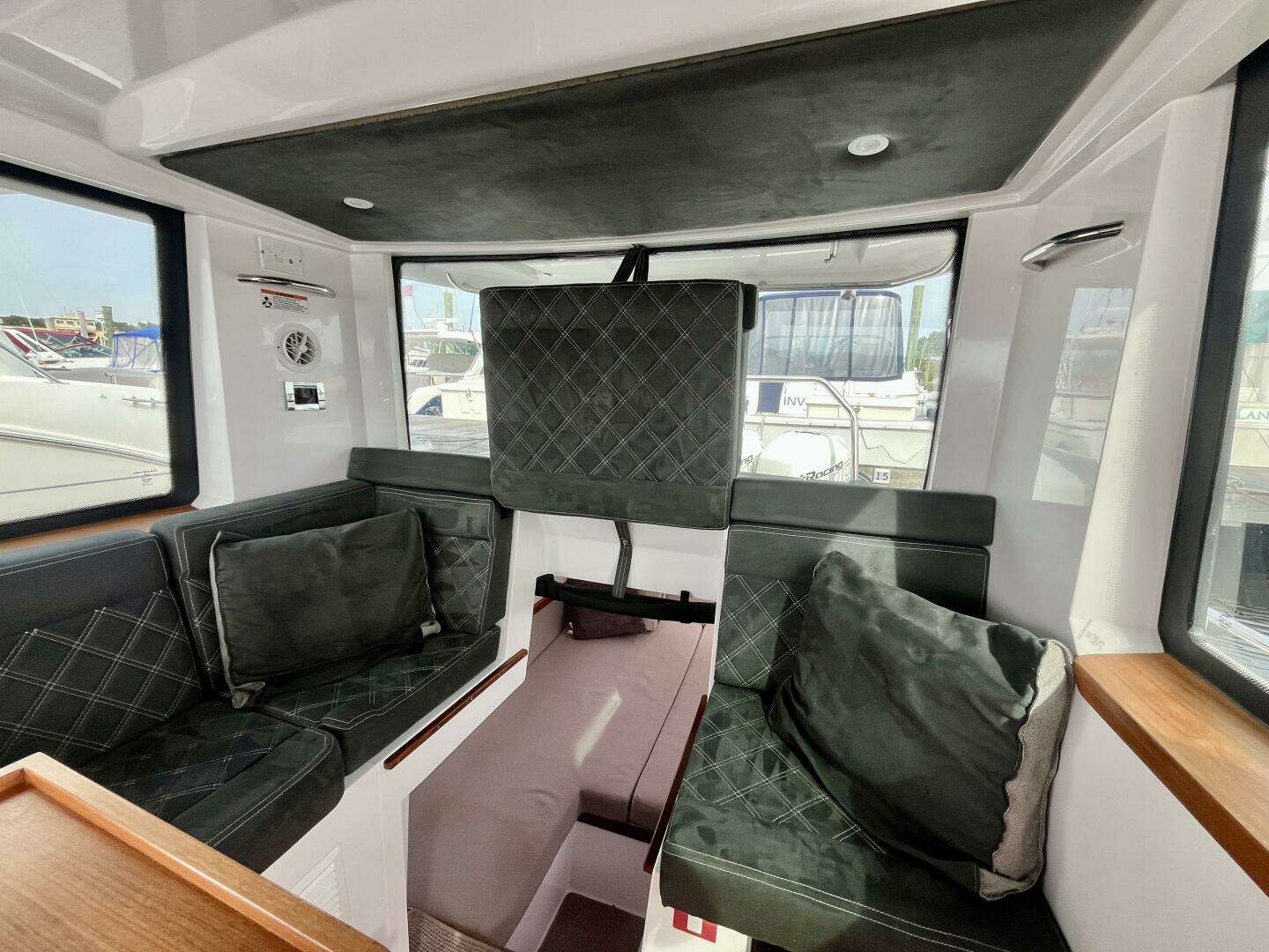 2018 Axopar 37 Sport Cabin R - Image 21