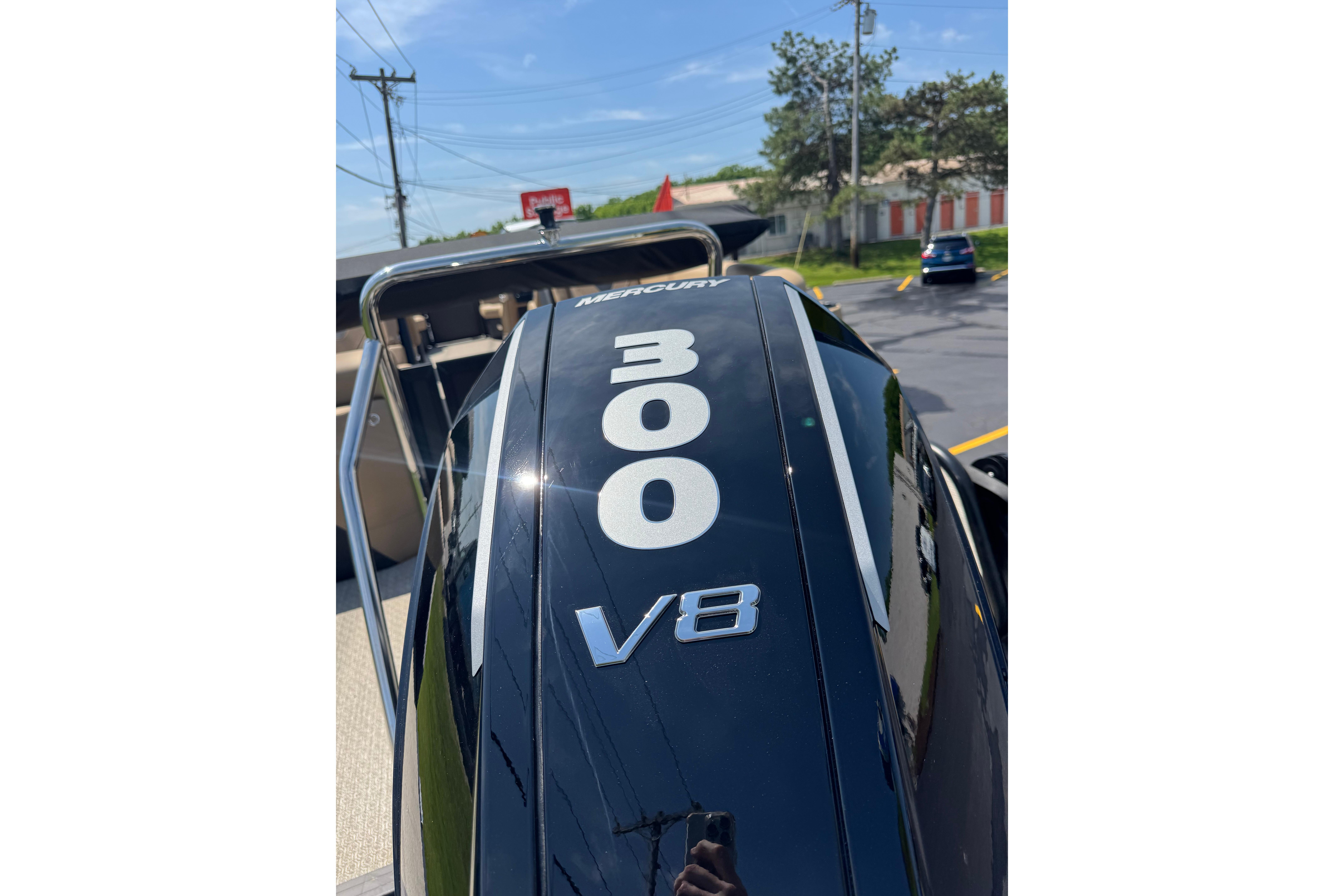 Powerful Mercury 300 V8 engine on a 2026 Evotti 525QL boat.
