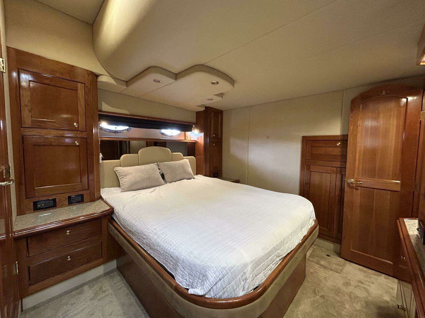 2003 Cruisers Yachts 540 Express - Image 20