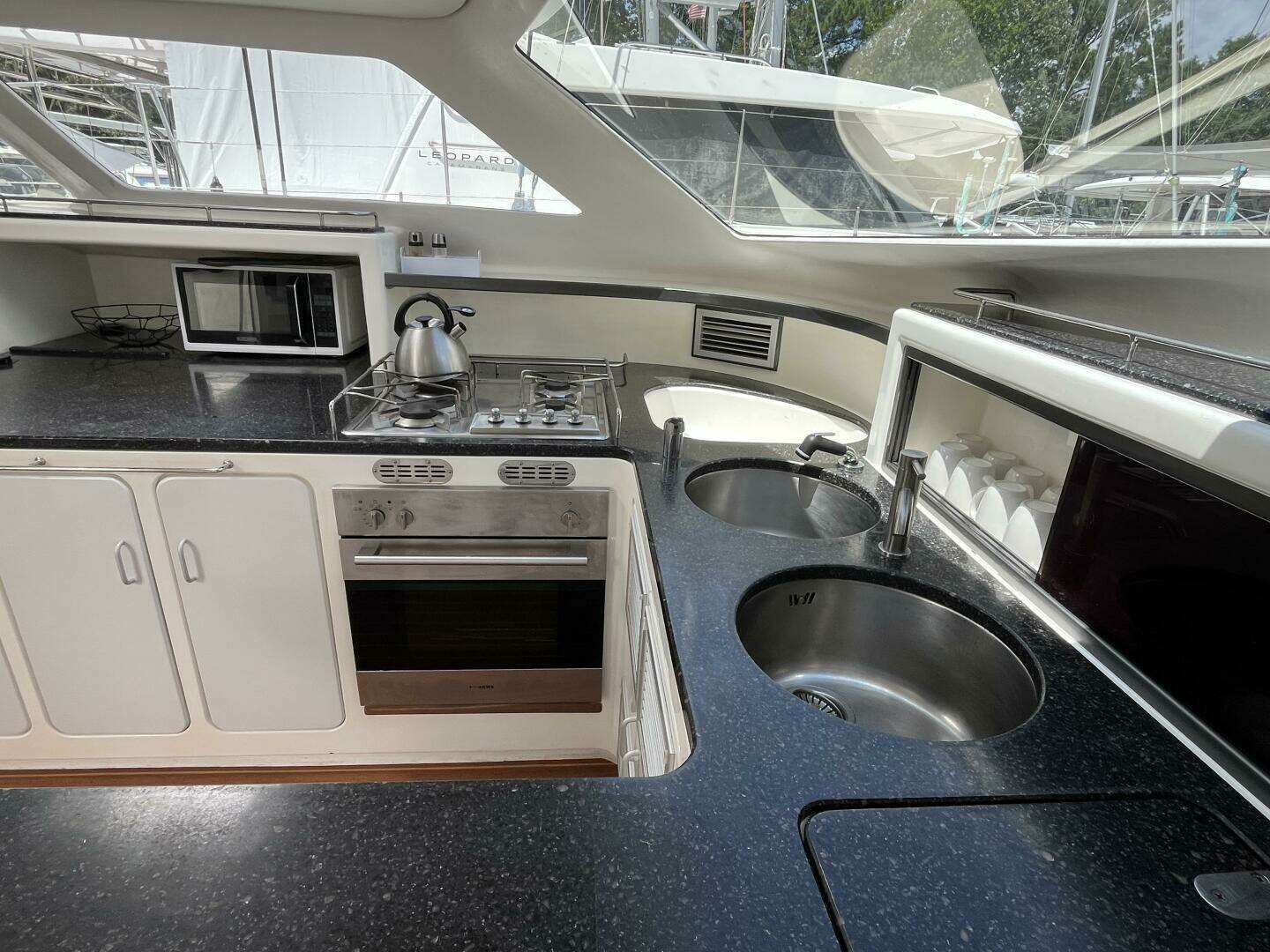 2013 Voyage Yachts 520 - Image 41