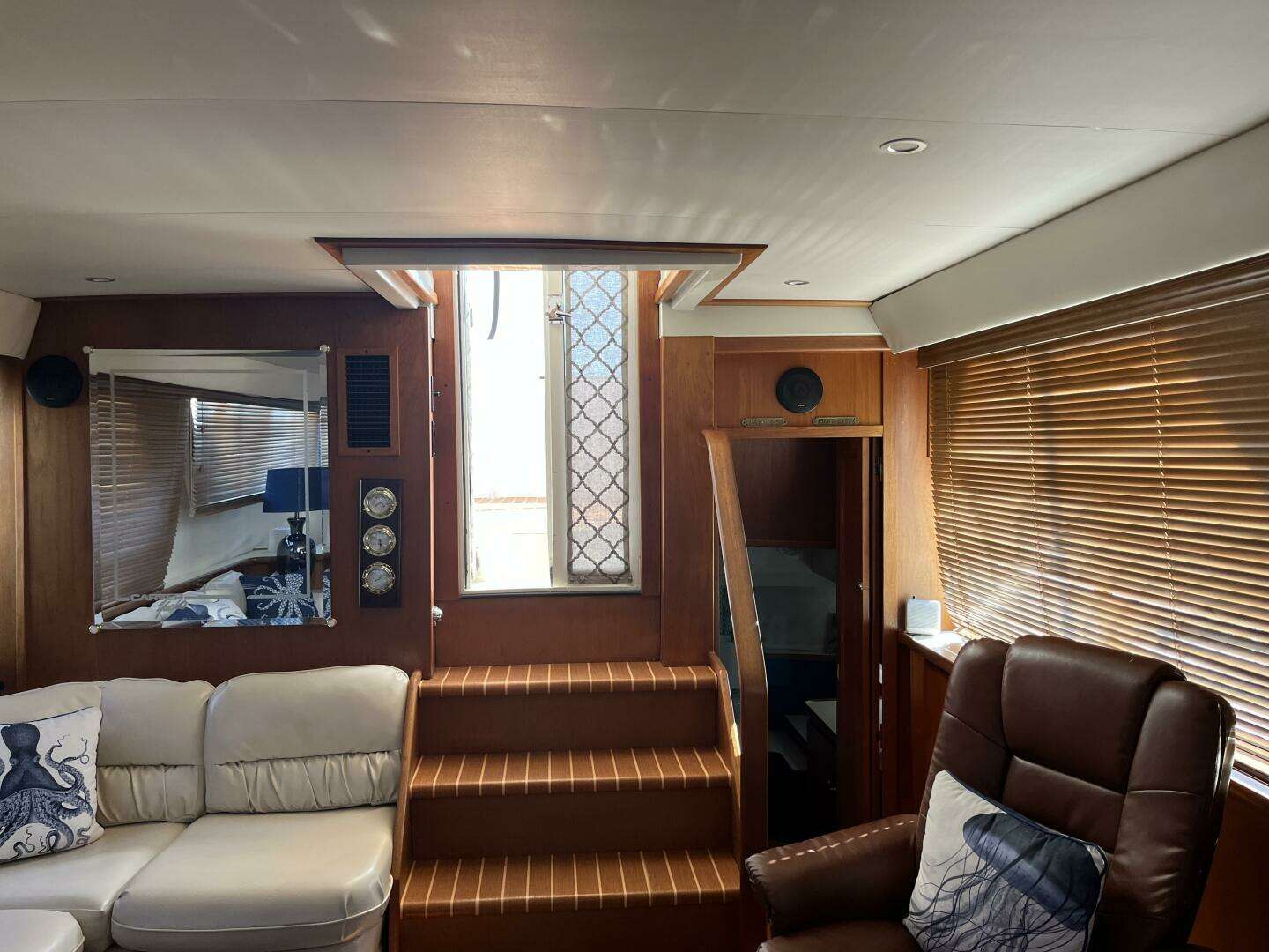 1995 Carver 440 Aft Cabin - Image 11