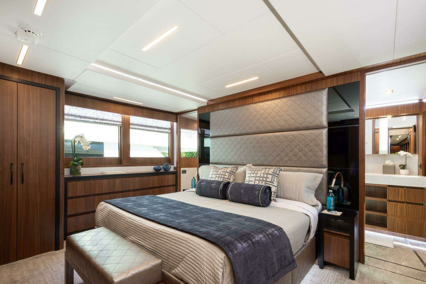 2024 Hargrave Raised Pilothouse - Image 10