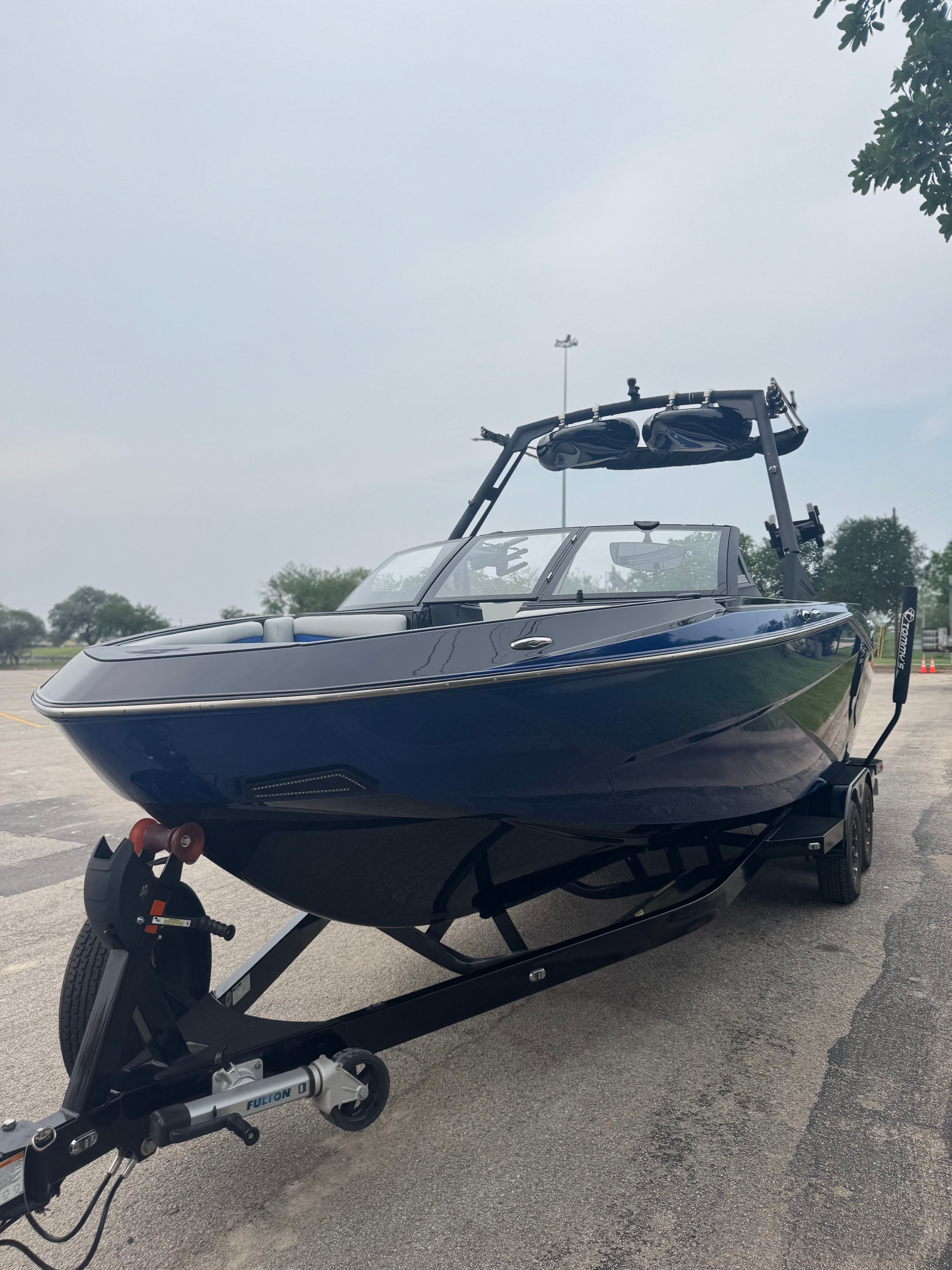 2022 Axis T250
