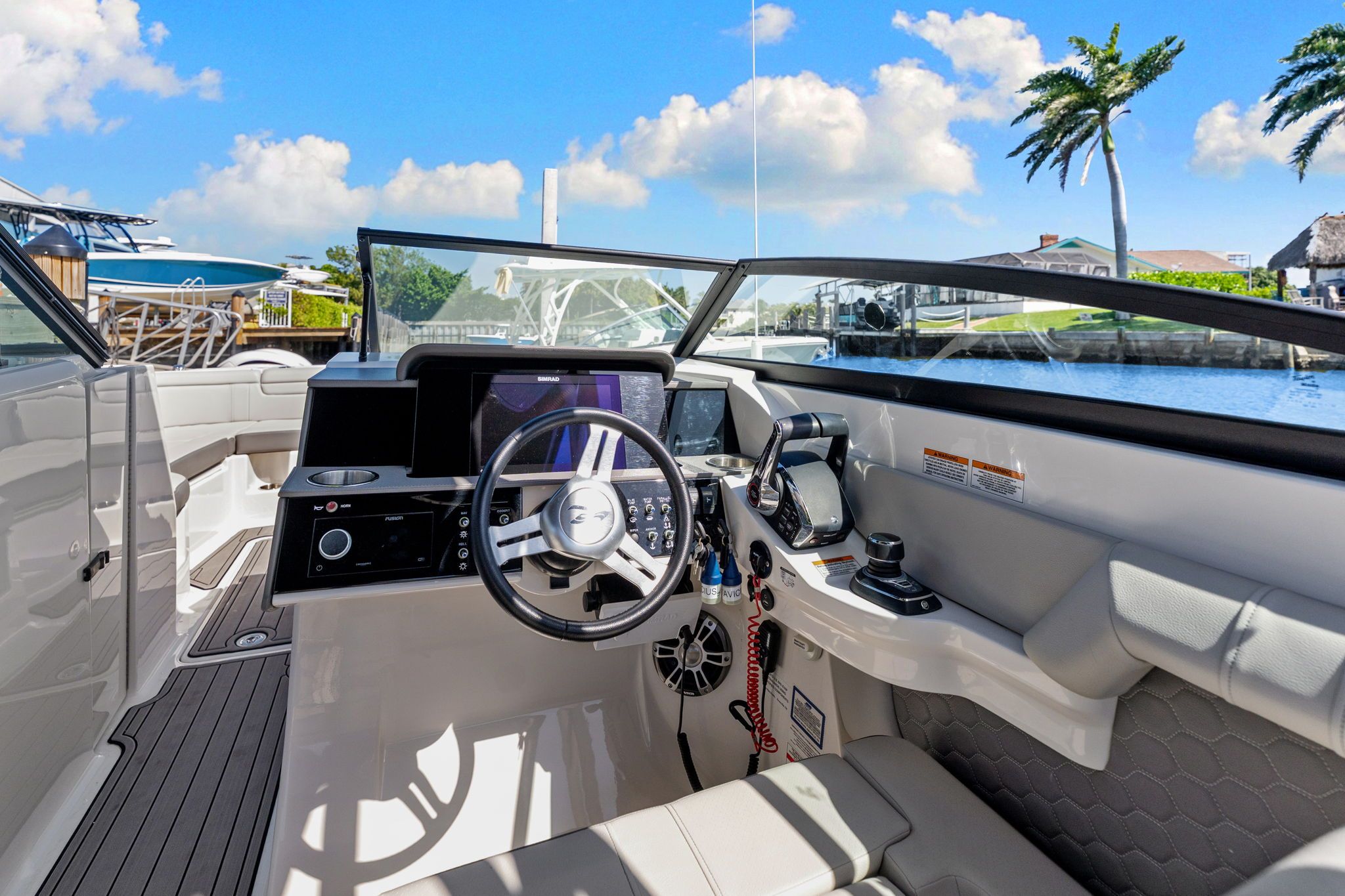 2023 Sea Ray SDX 290 Outboard - 20