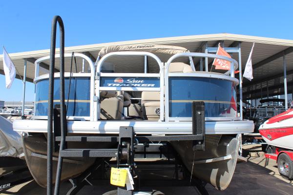 2024 Sun Tracker BB18 pontoon boat at marina, front view.