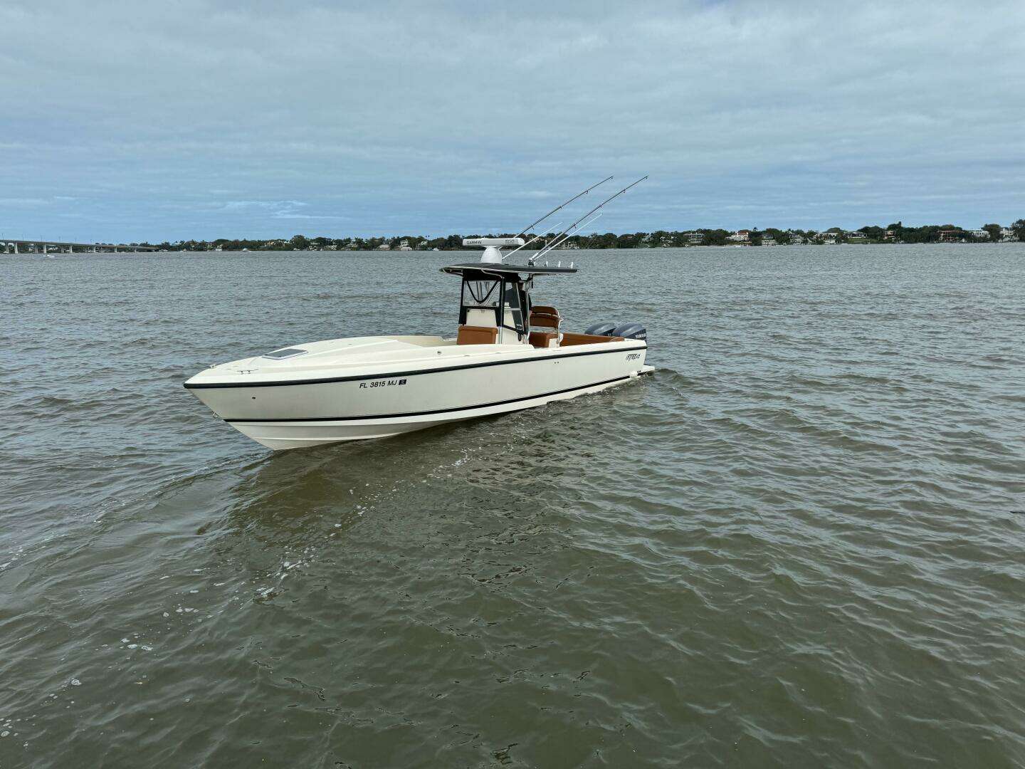 2004 Intrepid 32 CUDDY - Image 11