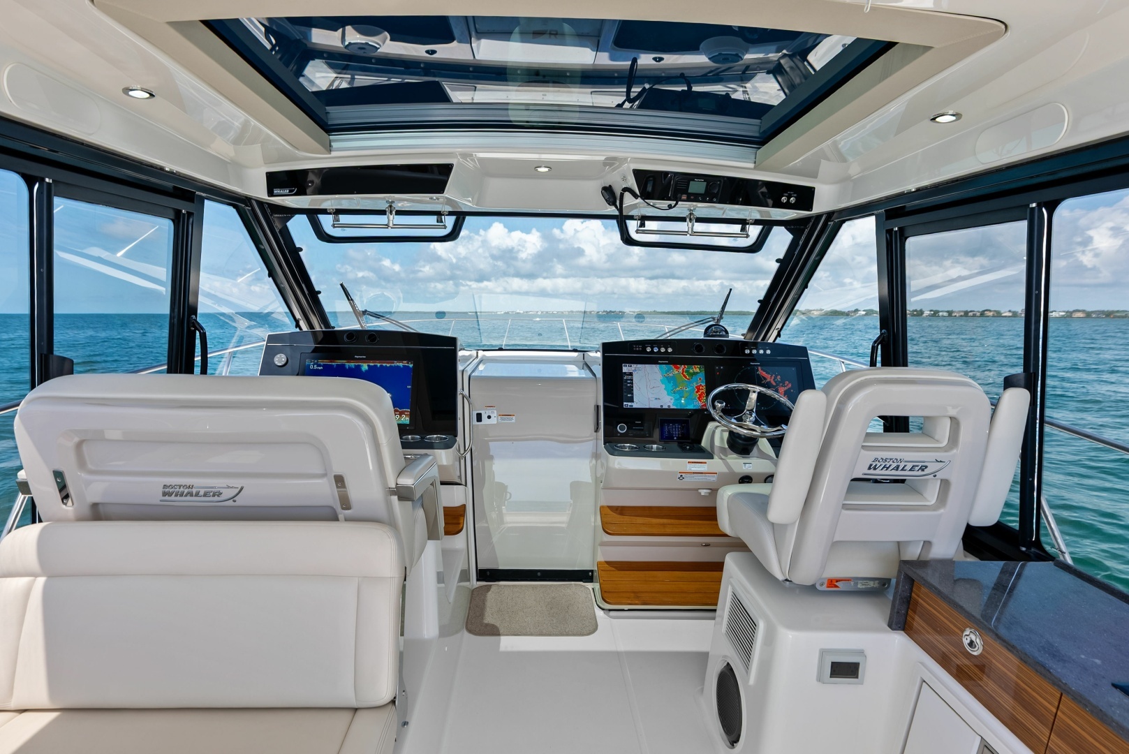 2023 Boston Whaler 405 Conquest - Image 19