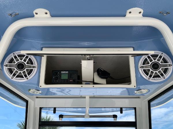 2024 Robalo 266 Cayman boat console with speakers and Simrad electronics.