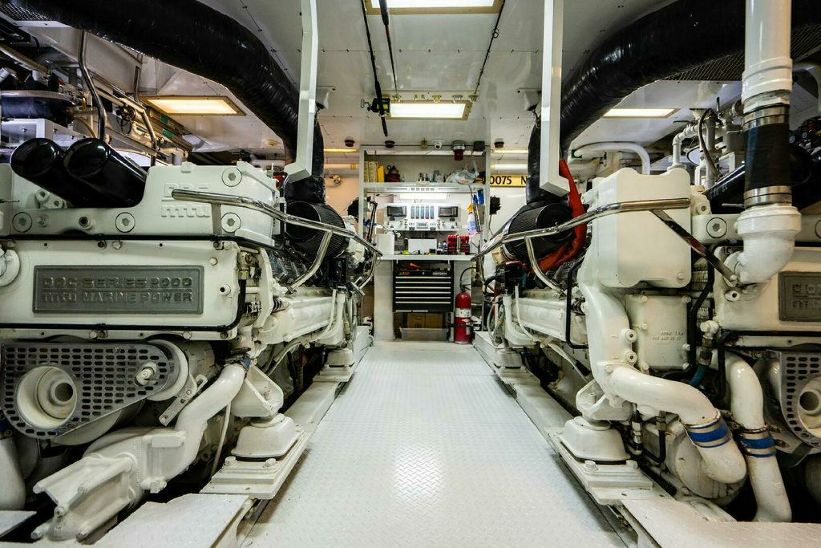 2001 Intermarine — - Image 31