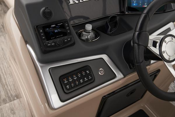 2025 Ranger Reata 220C - 33