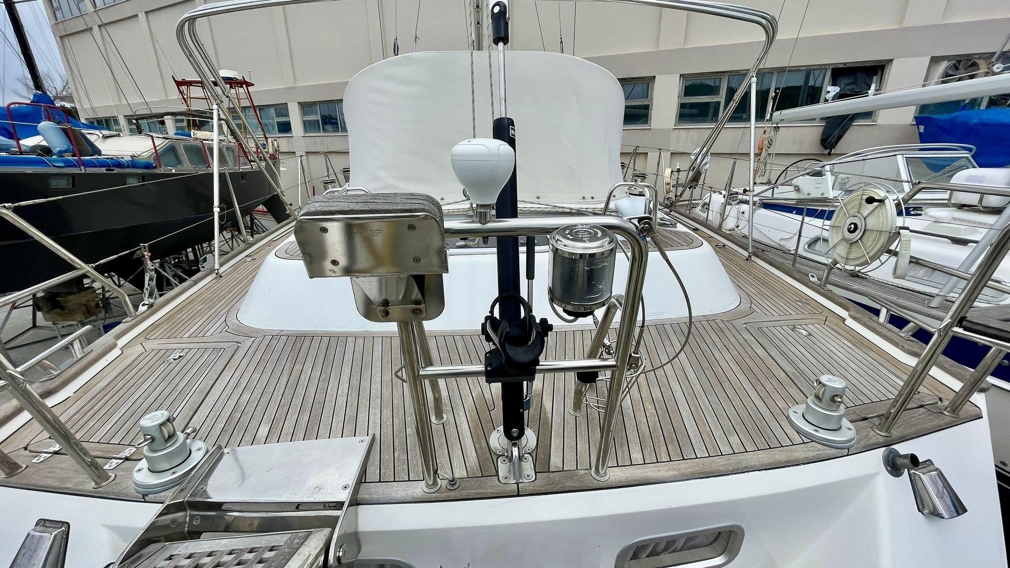 Najad 460 sailboat deck, 2001 model, featuring teak wood and stainless steel fittings.