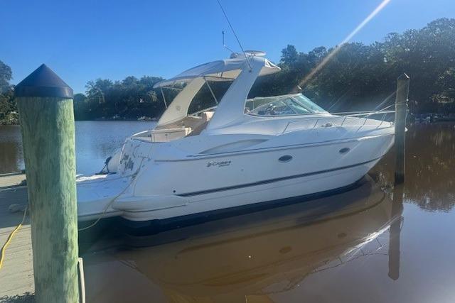 2001 Cruisers Yachts 3672 Express