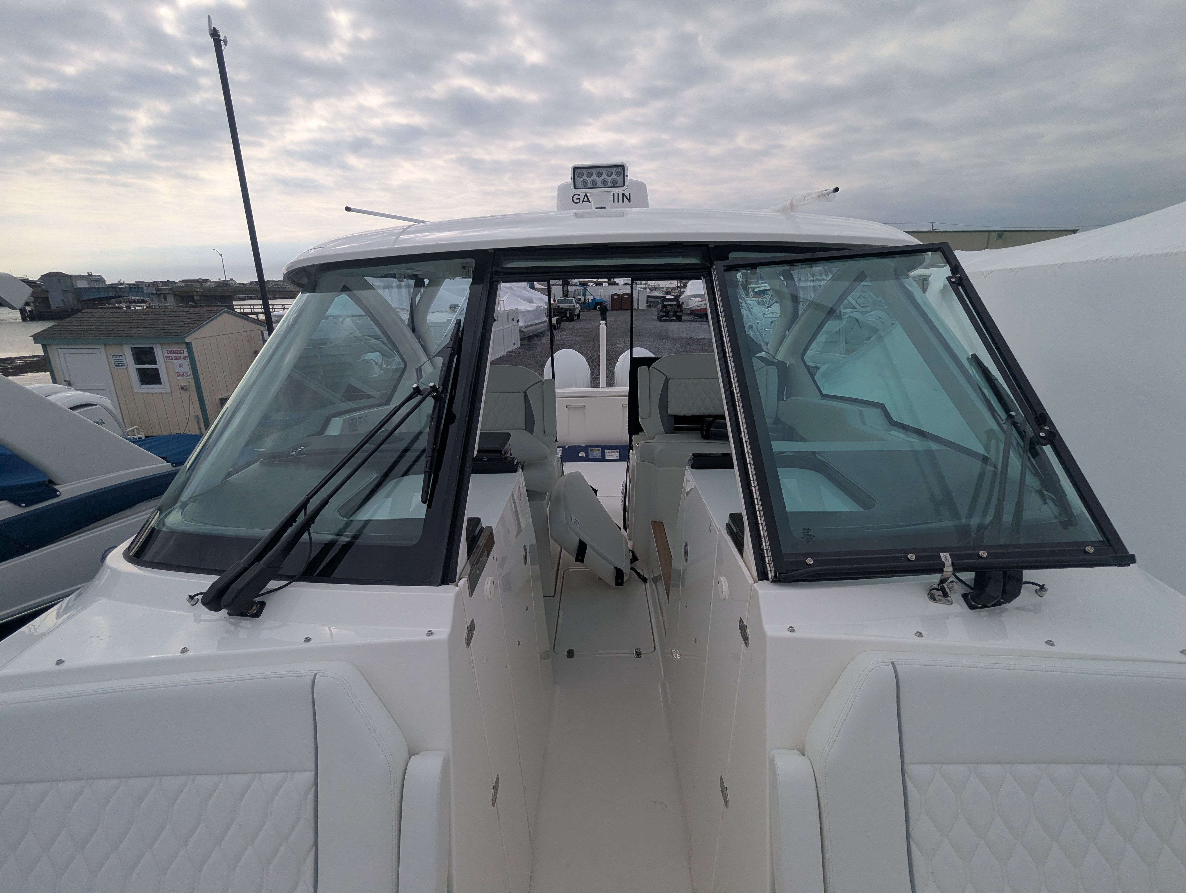 2026 PURSUIT 326 DC - Image 30