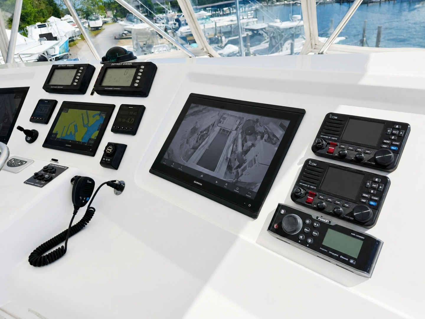 2004 Ocean Yachts 50 Convertible - Image 10