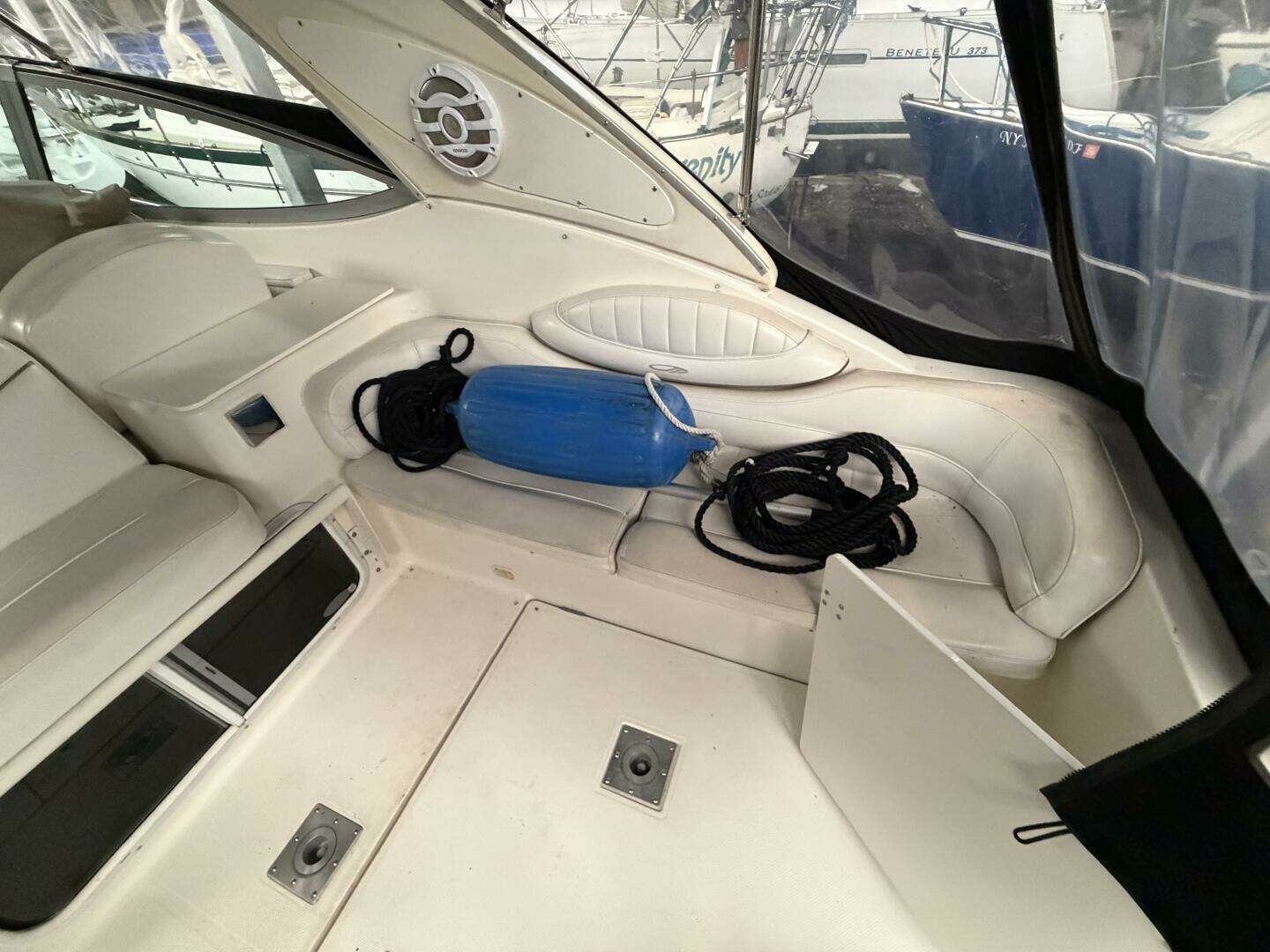 2001 Maxum 3300 SCR - Image 16