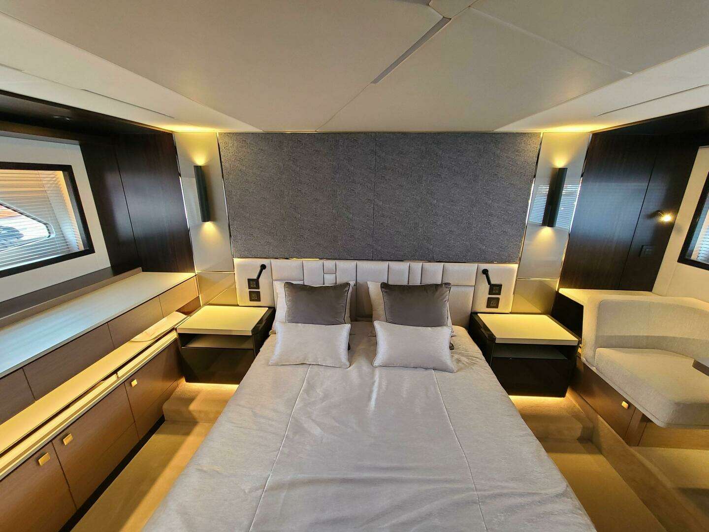 2023 Sunseeker 68 Manhattan - Image 21